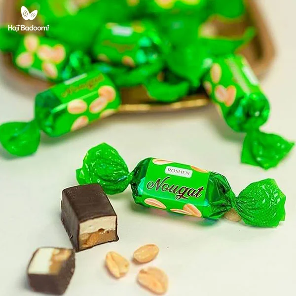 خرید آنلاین نوقای سبز روشن با کارامل و بادام زمینی از حاجی بادومی