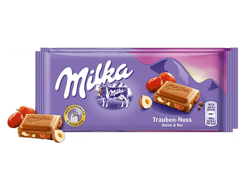 نمایی از شکلات تخته ای میلکا با مغز فندق و انگور