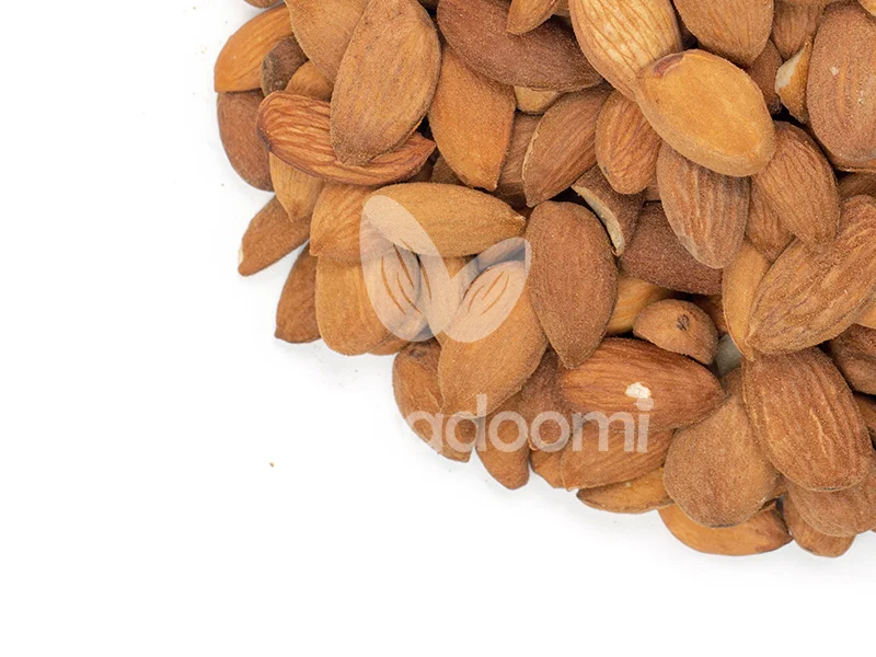 نمایی از مغز بادام ایرانی خام درشت