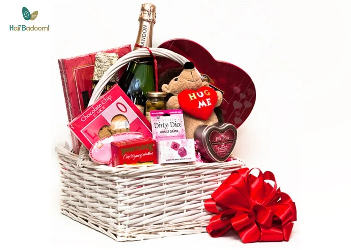 بعنوان باکس ولنتاین یک جعبه از وسایل مورد علاقه همسرتان تهیه کنید